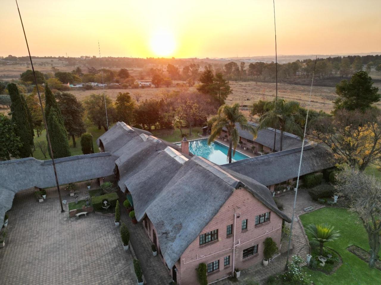 Owls Loft Guest House Midrand Exteriör bild