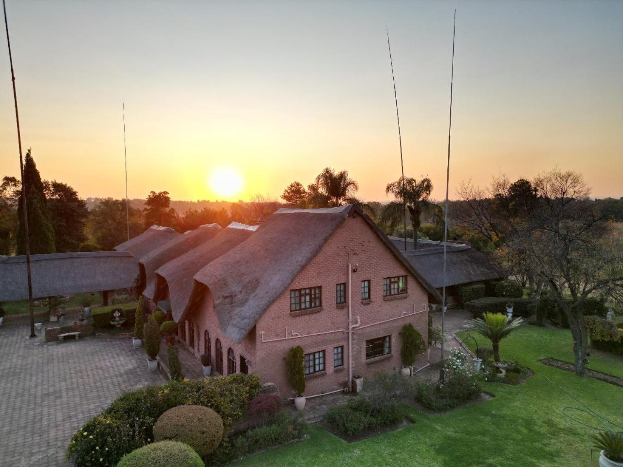 Owls Loft Guest House Midrand Exteriör bild